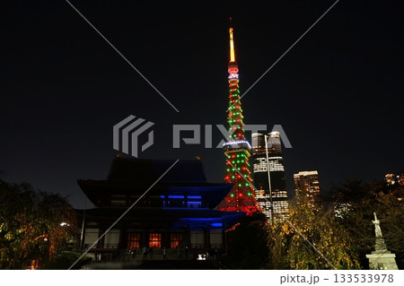 クリスマスツリー色の夜の東京タワーと増上寺 11月港区2210クリスマスツリー色の東京タワーと増上寺 クリスマスツリー色の夜の東京タワーと増上寺 11月港区2210クリスマスツリー色の東京タワーと増上寺 133533978
