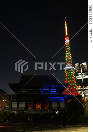 クリスマスツリー色の夜の東京タワーと増上寺 11月港区2212クリスマスツリー色の東京タワーと増上寺 クリスマスツリー色の夜の東京タワーと増上寺 11月港区2212クリスマスツリー色の東京タワーと増上寺 133533980