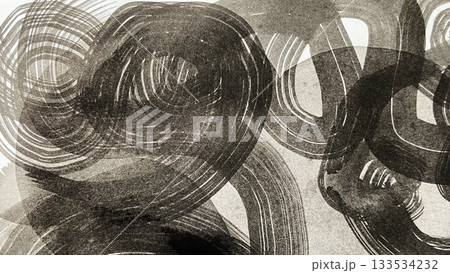 水墨画で描いた渦を巻く雲の絵、渦巻く雲間のフレームイラスト、モノクロのバナーサイズのイラスト 133534232