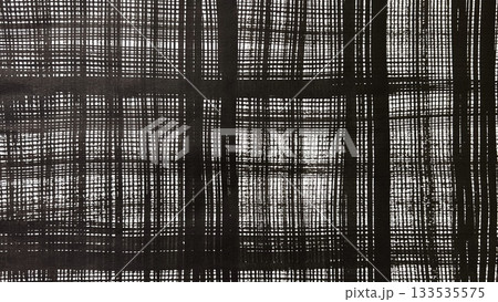 墨で描いた格子模様の絵、墨の筆跡がある掠れたチェックの模様線、モノクロ バナーサイズ 133535575
