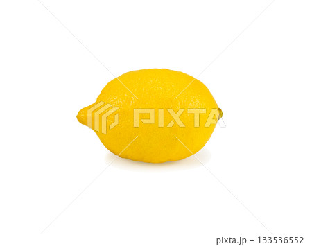 Juicy lemon fruit 133536552