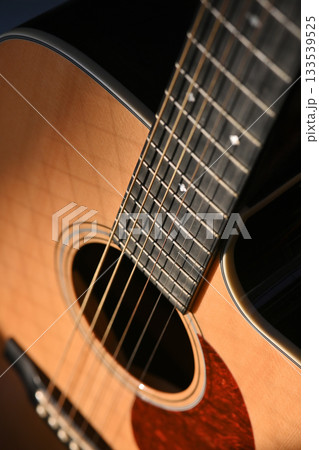 アコースティックギター 133539525