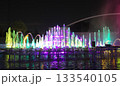 カラフルな噴水ショー 133540105