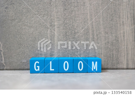 暗い見通しを示すGLOOMの文字ブロック。 暗い見通しを示すGLOOMの文字ブロック。 133540158