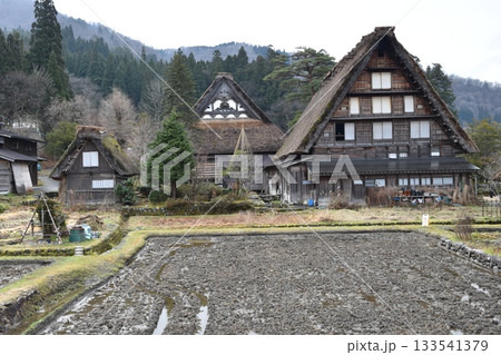 初冬の飛騨白川郷の風景 初冬の飛騨白川郷の風景 133541379