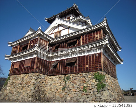 冬晴れの福知山城の天守閣 133541382