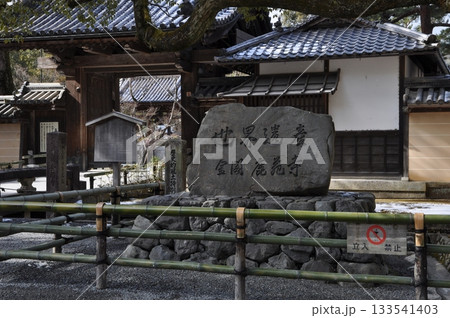冬の京都の金閣寺 133541403