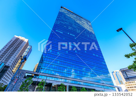 東京　新宿区　西新宿の都市風景 133542052