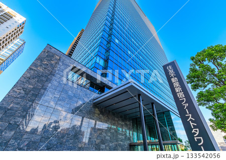 東京　新宿区　西新宿の都市風景 133542056