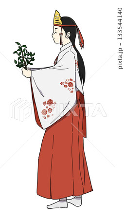 神事を行っている巫女さん 133544140