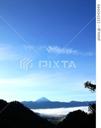 雲海に浮かぶ富士山 雲海に浮かぶ富士山 133545049