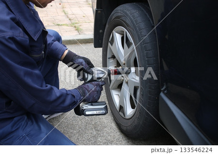 インパクトレンチでのタイヤ交換 133546224