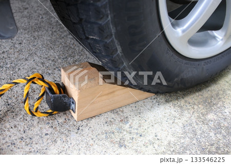 タイヤ交換作業 タイヤ交換作業 133546225