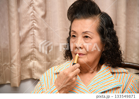 Grandma puts on makeup and takes care of her hair. 133549871