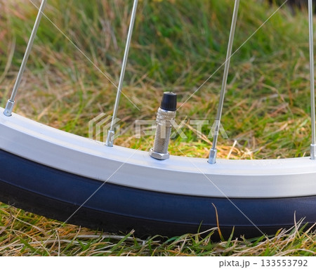 自転車の英式空気バルブ 133553792