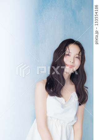 若い女性のヘアスタイルイメージ 133554186
