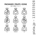 果物が入ったビニール袋のシンプルなアイコンセット 133555928