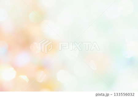 ふんわりキラキラ背景　ぼかしグラデーション　オレンジ色 133556032