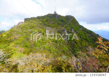 榛名山の孫岳からの雄岳 133556047
