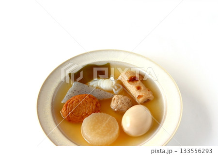 白背景のおでん 白背景のおでん 133556293