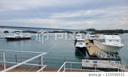 天草イルカウォッチング遊覧船乗船場風景 133556531