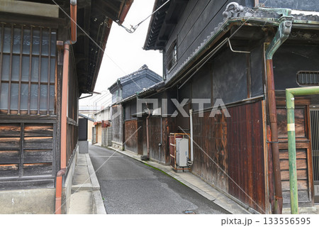【和歌山県橋本市】大和街道へと通じる路地裏の風景 133556595