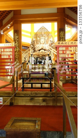 目の佛として知られる壷阪寺の本尊・十一面観音菩薩座像 目の佛として知られる壷阪寺の本尊・十一面観音菩薩座像 133556786