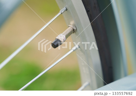 自転車のタイヤの空気入れ 自転車のタイヤの空気入れ 133557692