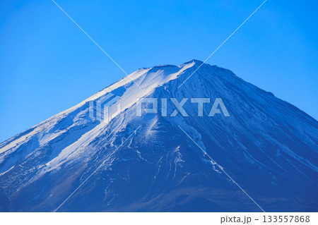 大石公園から見る新年の富士山と青空 133557868