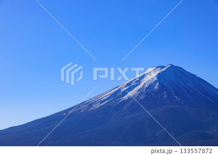 大石公園から見る新年の富士山と青空 大石公園から見る新年の富士山と青空 133557872