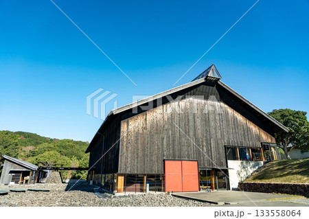 三重県鳥羽市 秋の海の博物館の中庭とエントランス部分 三重県鳥羽市 秋の海の博物館の中庭とエントランス部分 133558064