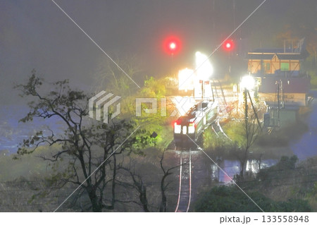 紅葉の大白川駅（只見線） 133558948