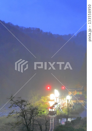 紅葉の大白川駅(只見線) 紅葉の大白川駅(只見線) 133558950