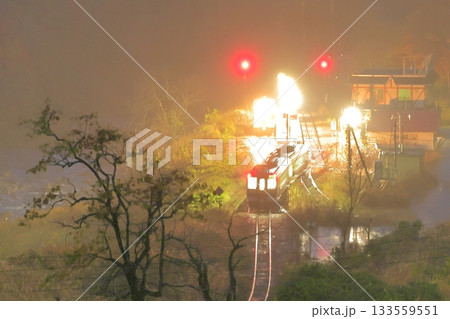 紅葉の大白川駅（只見線） 133559551