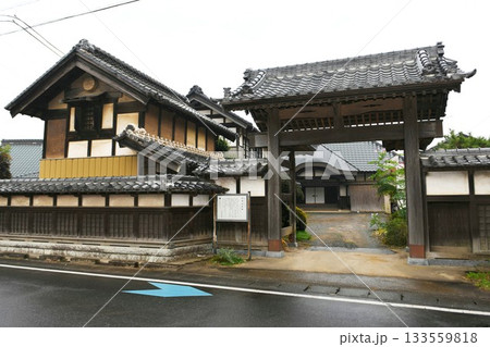 【土浦市「中貫宿本陣」入口門と旧水戸街道から見た外観】 【土浦市「中貫宿本陣」入口門と旧水戸街道から見た外観】 133559818