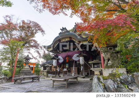 粟田神社 本殿 紅葉の季節 粟田神社 本殿 紅葉の季節 133560249