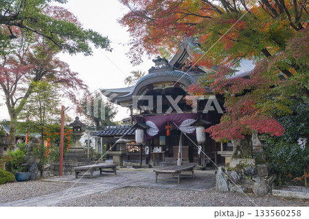 粟田神社 本殿 紅葉の季節 粟田神社 本殿 紅葉の季節 133560258