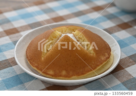 たっぷりホイップパンケーキ たっぷりホイップパンケーキ 133560459