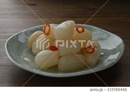 らっきょうの甘酢漬け らっきょうの甘酢漬け 133560488