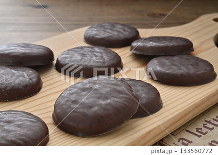 チョコをまとった贅沢ブラックムーン 133560772