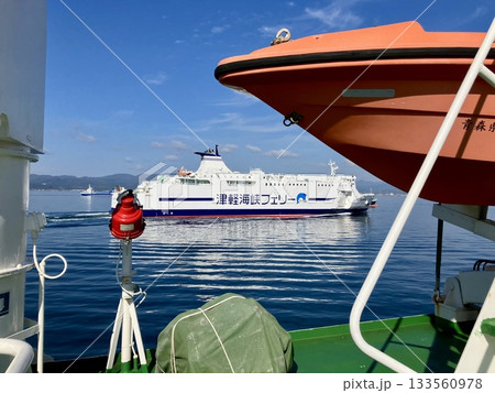 大函丸から見た津軽海峡フェリー 133560978
