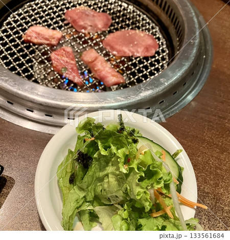 焼肉とサラダ 焼肉とサラダ 133561684