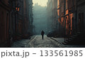 早朝のヨーロッパ街並みを歩く人物の後ろ姿「生成AI」 133561985