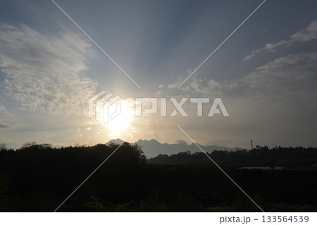 夕日に照らされる赤城山 133564539