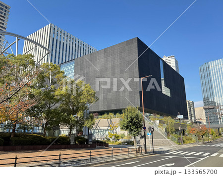 大阪中之島美術館（大阪市北区中之島） 133565700