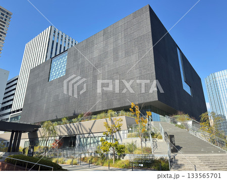 大阪中之島美術館（大阪市北区中之島） 133565701
