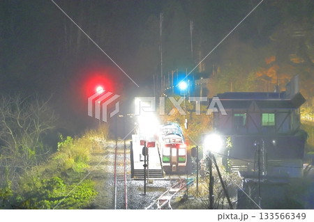 紅葉の大白川駅(只見線) 紅葉の大白川駅(只見線) 133566349