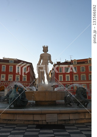 ニースのマセナ広場 133566892