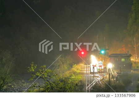 紅葉の大白川駅（只見線） 133567906