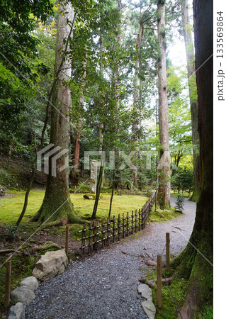 京都大原寂光院の庭園 京都大原寂光院の庭園 133569864